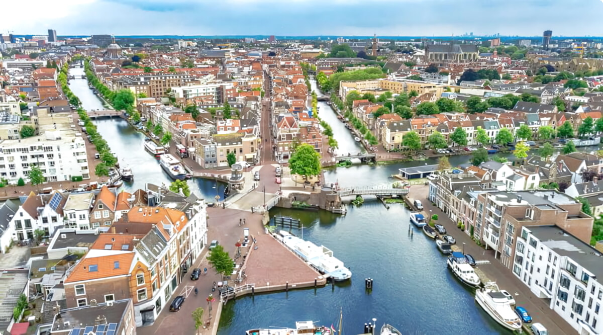 Nuestros servicios de alquiler de coches ofrecen una diversa selección de vehículos en Leiden.